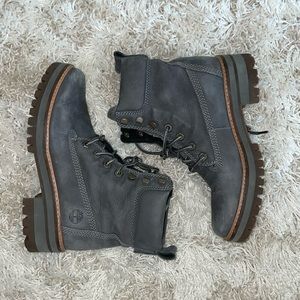 Women’s Lace Up Boots